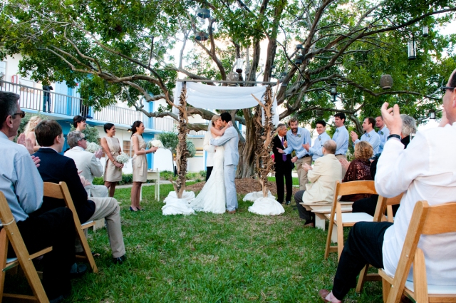 wedding day first kiss