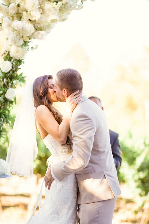 Wedding Day Kisses That Will Make Your Heart Melt Loverly 