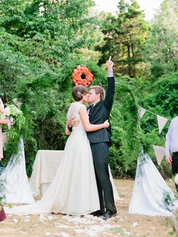 wedding day first kiss